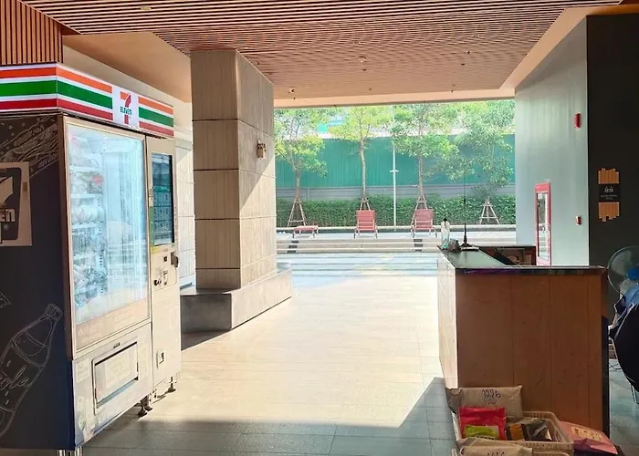 Elegant Escape Near Bts Bangna Apartment *