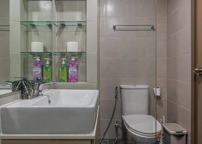 Elegant Escape Near Bts Bangna Apartment *
